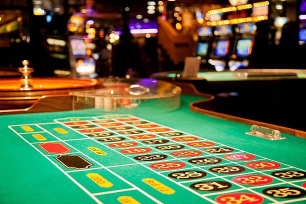 mandala77 login Evolution Gaming live dealer studio with multi-camera feed and real-time betting interface